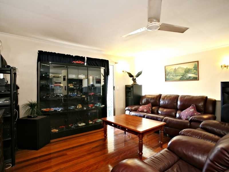 19 LINTONE ST, Kallangur QLD 4503