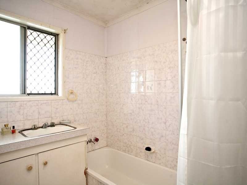 19 LINTONE ST, Kallangur QLD 4503
