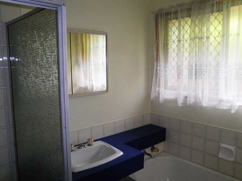 1 Cheltenham St, Strathpine QLD 4500