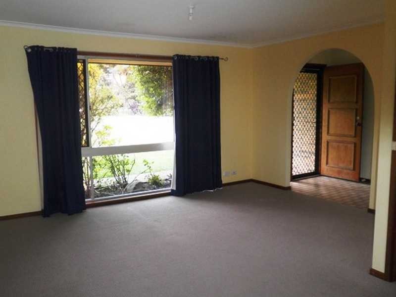 1 Cheltenham St, Strathpine QLD 4500