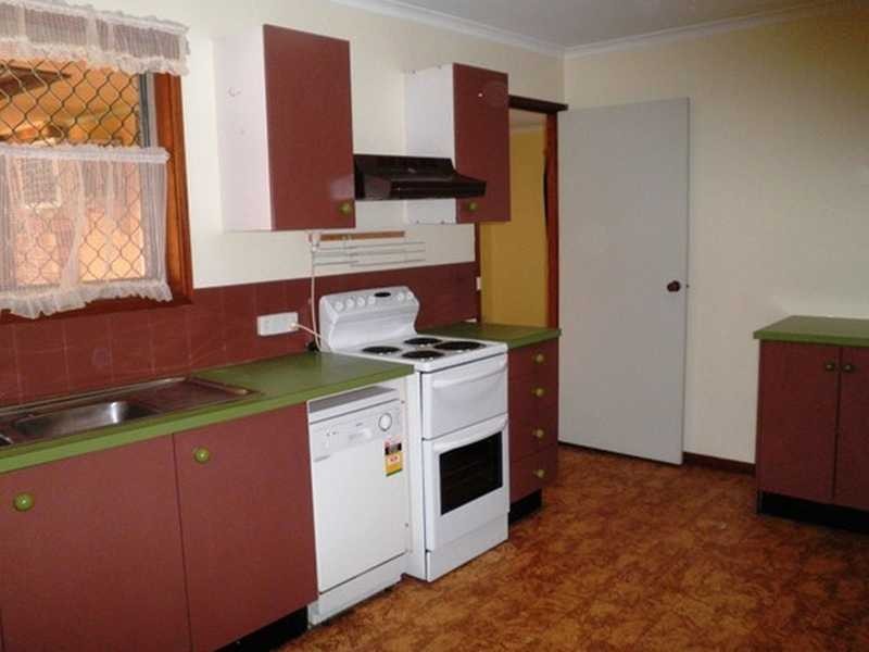 1 Cheltenham St, Strathpine QLD 4500