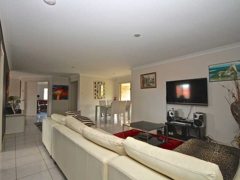 10 Glenveagh Place, Kallangur QLD 4503