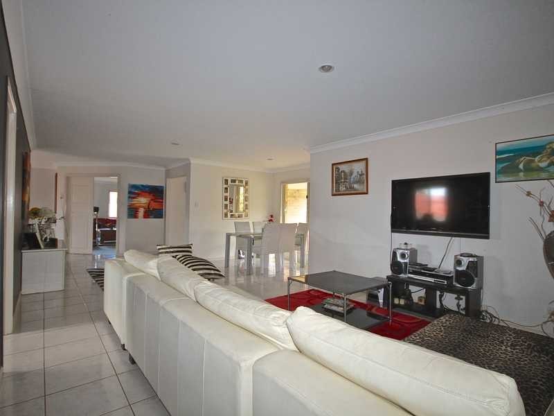10 Glenveagh Place, Kallangur QLD 4503