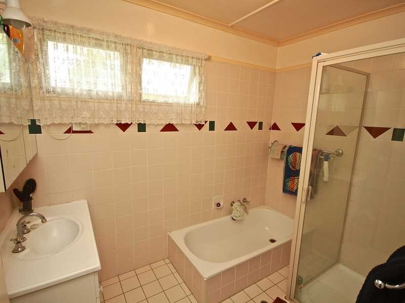 34 Goodfellows Rd, Kallangur QLD 4503
