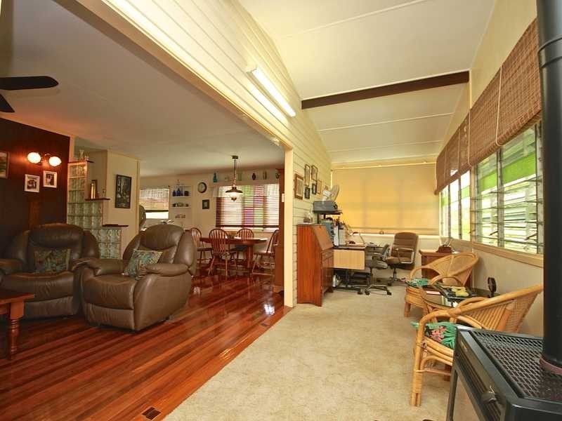 34 Goodfellows Rd, Kallangur QLD 4503