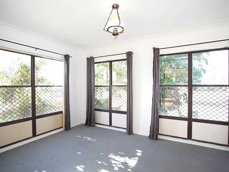 1 Jacaranda Ave, Redcliffe QLD 4020