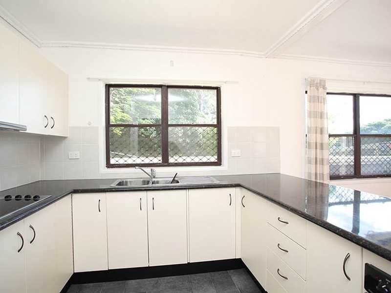 1 Jacaranda Ave, Redcliffe QLD 4020