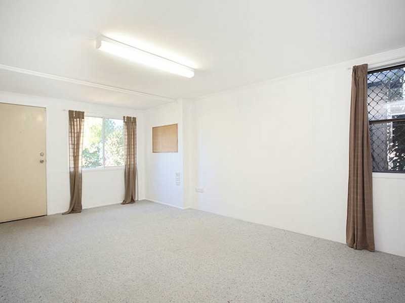 1 Jacaranda Ave, Redcliffe QLD 4020