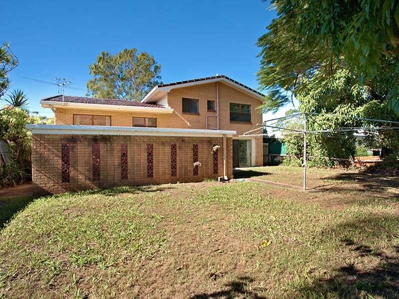 1 Jacaranda Ave, Redcliffe QLD 4020