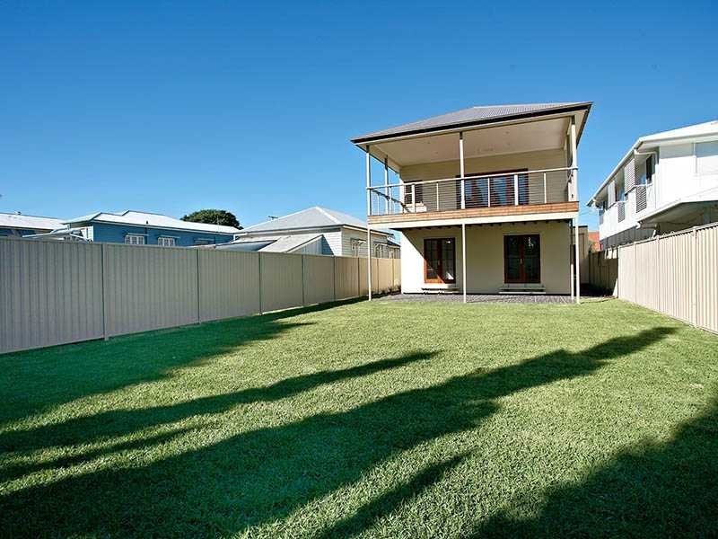 24 Raceview Avenue, Hendra QLD 4011
