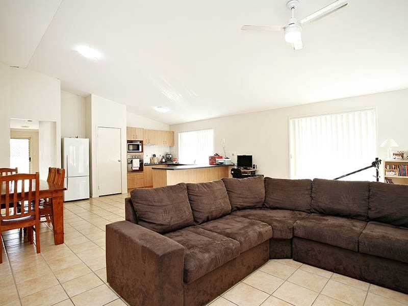 34 Hunter Circuit, Petrie QLD 4502