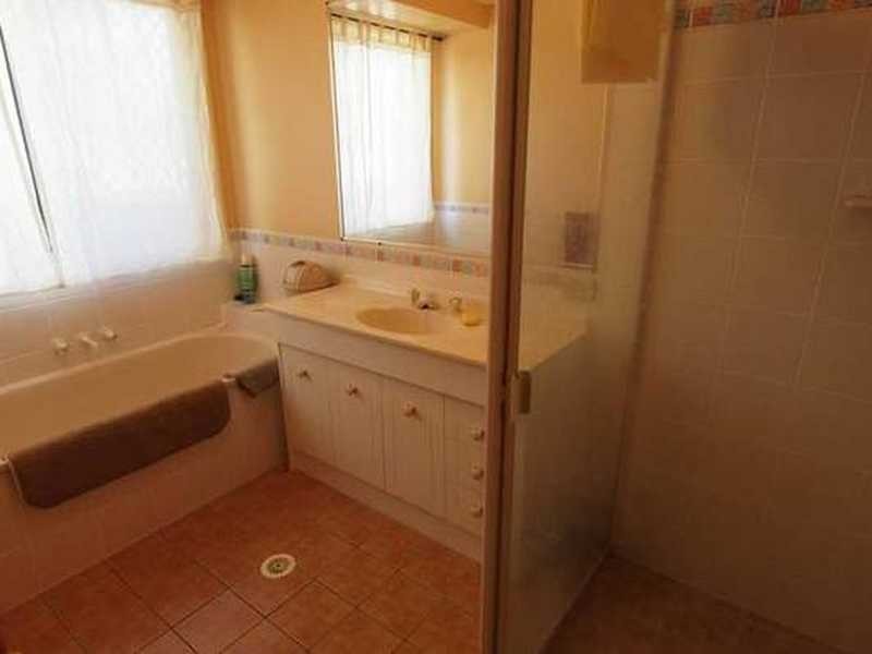 5 ABERNANT CT, Dakabin QLD 4503