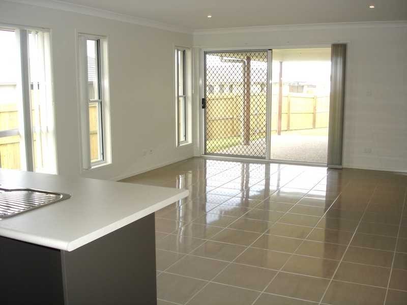 9 Williams Crescent, North Lakes QLD 4509