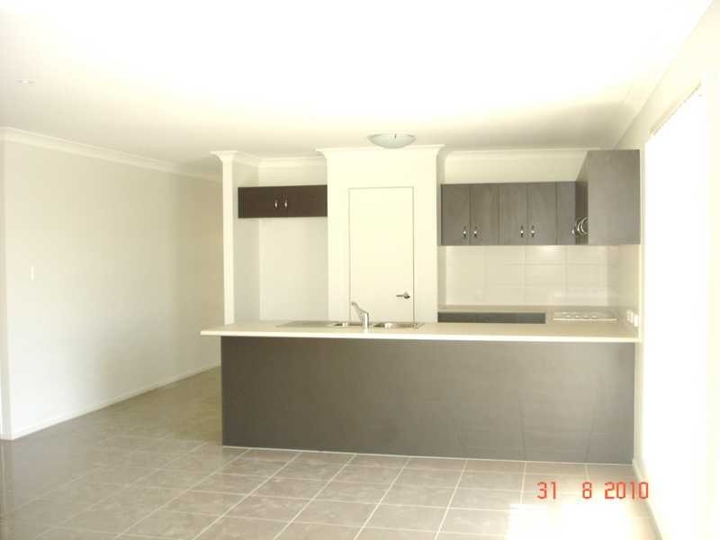 9 Williams Crescent, North Lakes QLD 4509