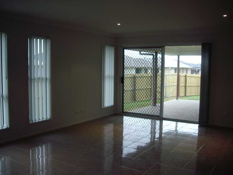 9 Williams Crescent, North Lakes QLD 4509
