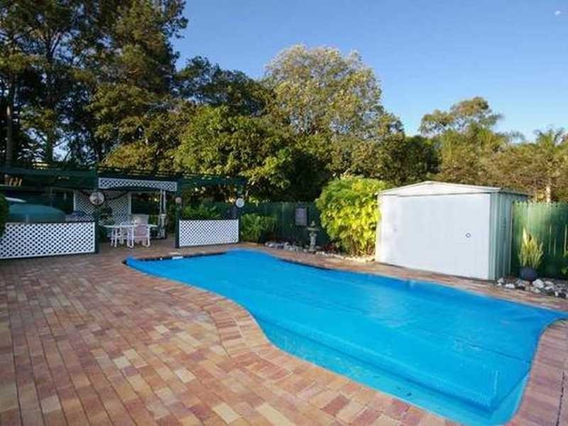 8 AYLWARD RD, Ningi QLD 4511