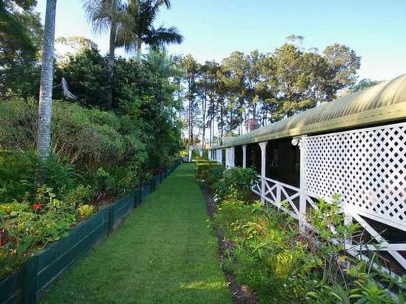 8 AYLWARD RD, Ningi QLD 4511