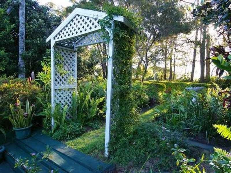 8 AYLWARD RD, Ningi QLD 4511