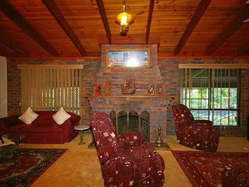 8 AYLWARD RD, Ningi QLD 4511