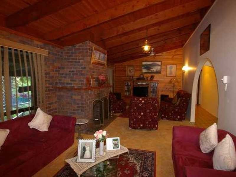 8 AYLWARD RD, Ningi QLD 4511