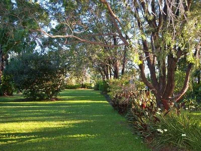 8 AYLWARD RD, Ningi QLD 4511