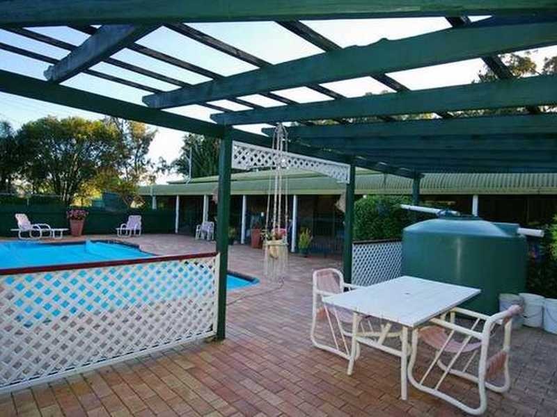 8 AYLWARD RD, Ningi QLD 4511