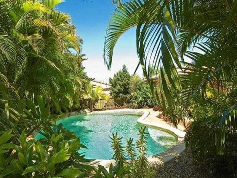 15 COCOS DR, Ningi QLD 4511