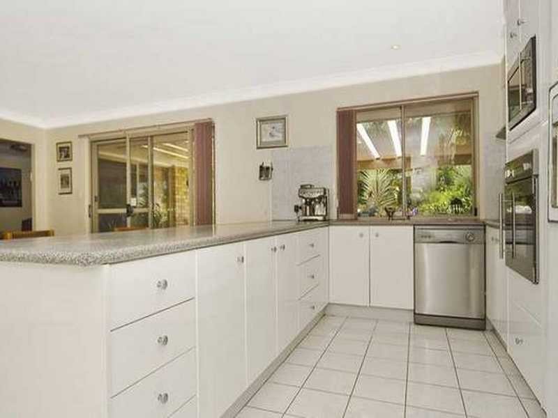 15 COCOS DR, Ningi QLD 4511