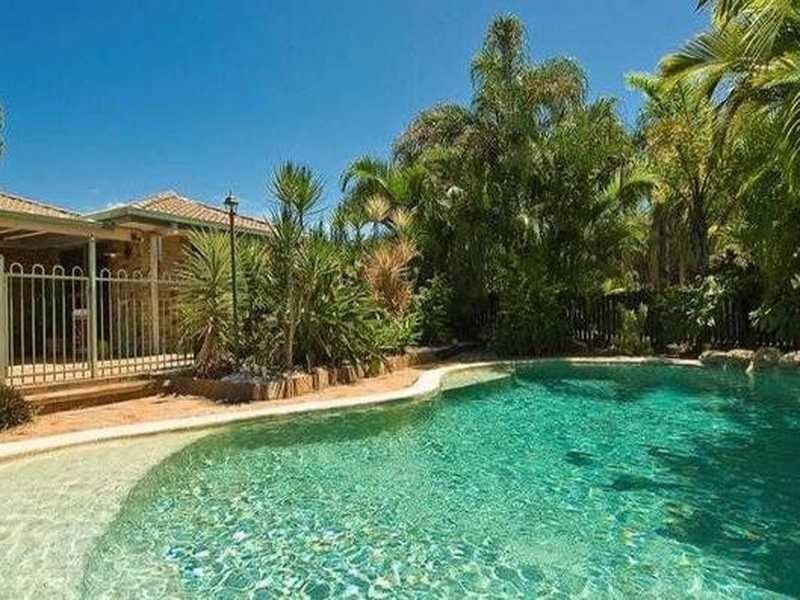 15 COCOS DR, Ningi QLD 4511