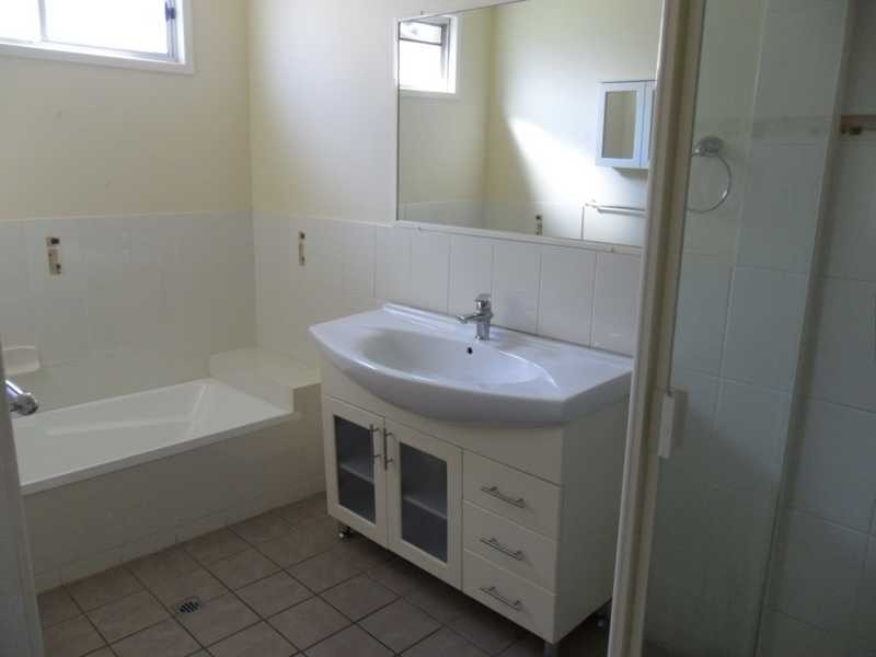 18 The Crescent, Kallangur QLD 4503