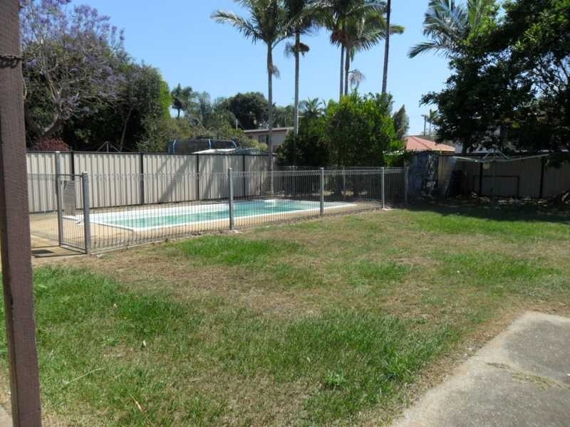 33 Andrew Street, Kallangur QLD 4503
