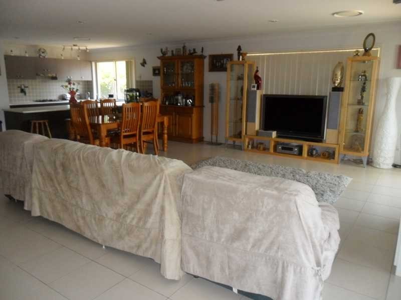 24 Lilly Crescent, Kallangur QLD 4503