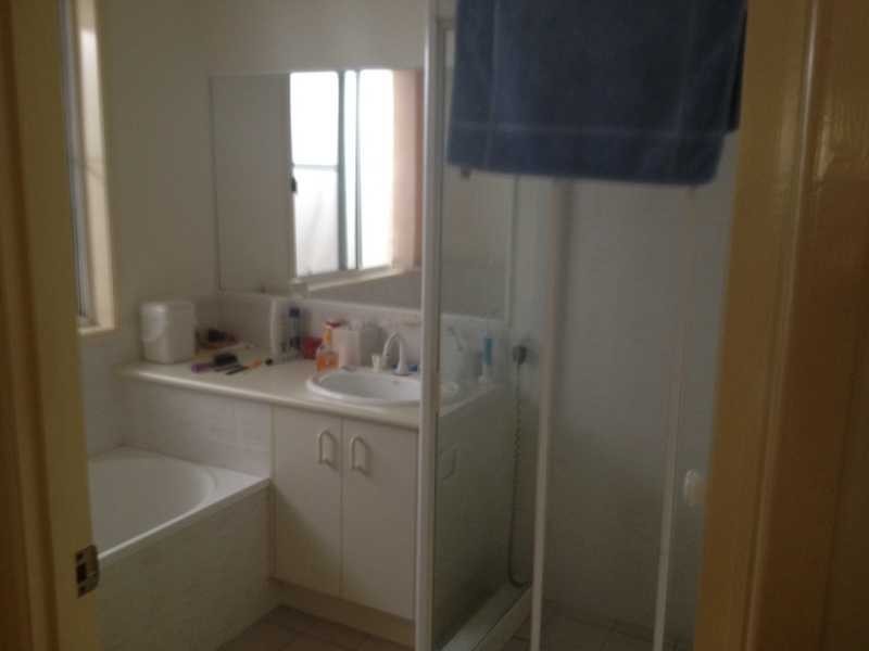 1/8 Dianthus Avenue, Banksia Beach QLD 4507