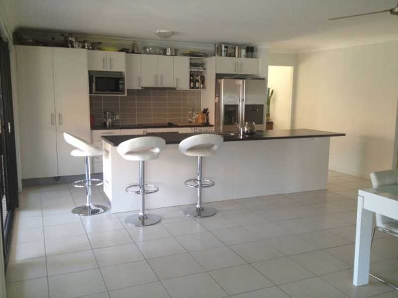 124 Carpenter Way, Sandstone Point QLD 4511