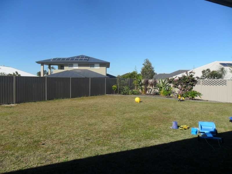 15 Blueberry Street, Banksia Beach QLD 4507