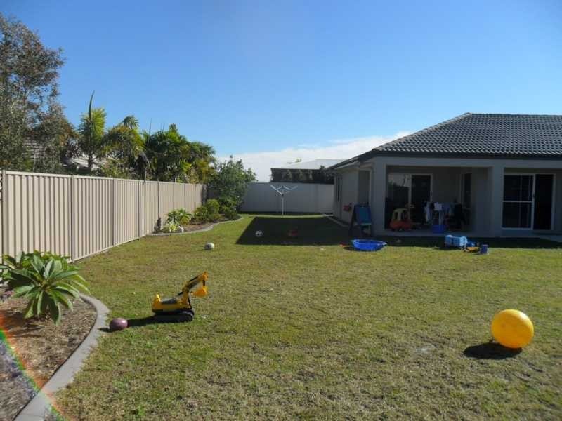 15 Blueberry Street, Banksia Beach QLD 4507