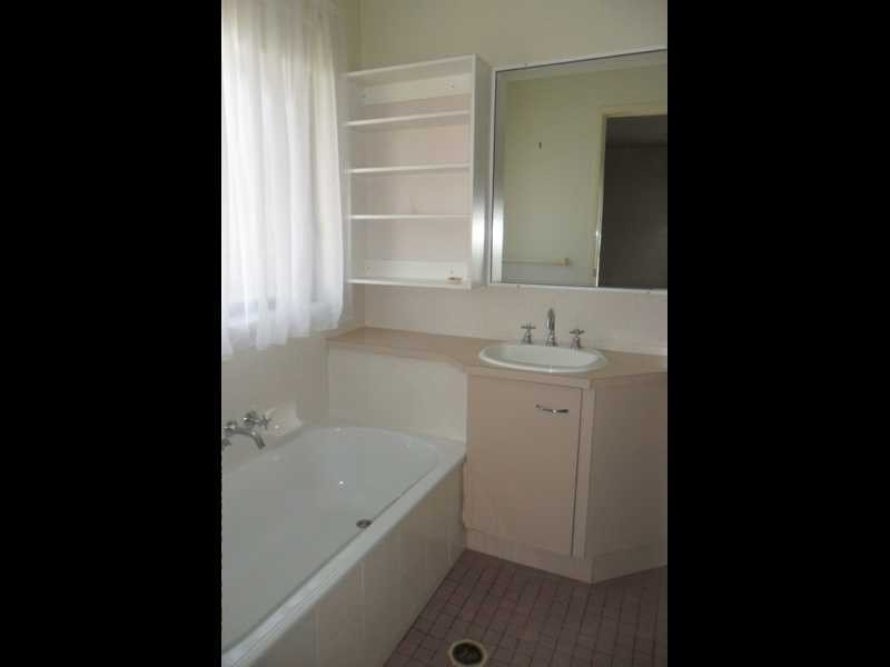 11 Coolgarra Avenue, Bongaree QLD 4507