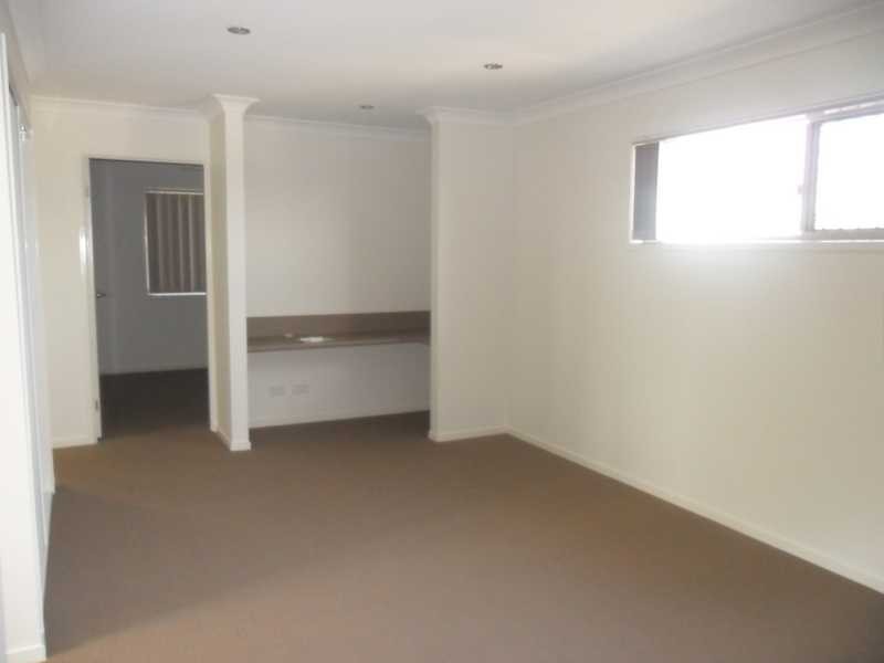 4 Riviera Court, North Lakes QLD 4509