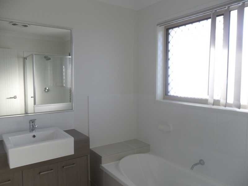 4 Riviera Court, North Lakes QLD 4509