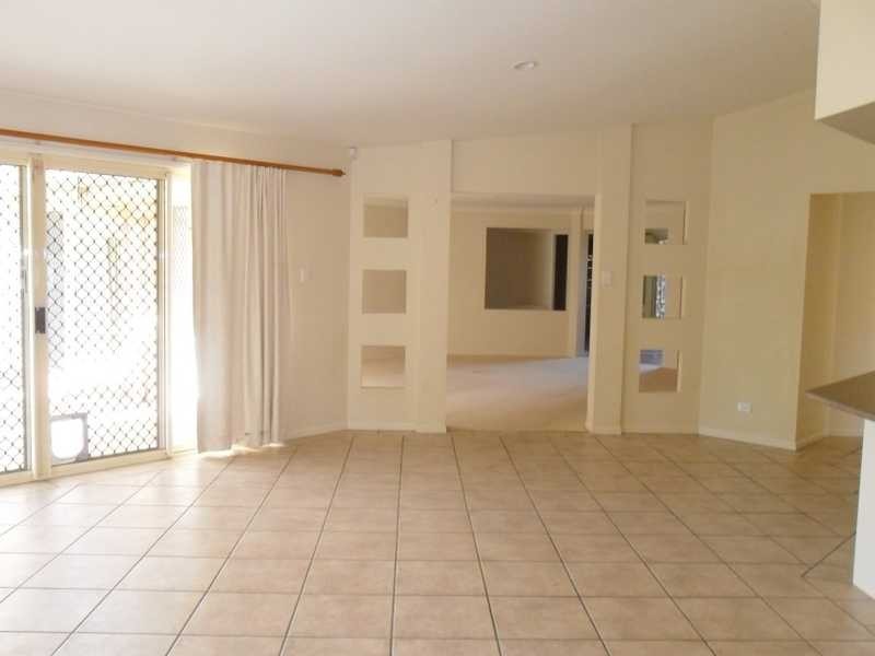 4 Roberts Close, Redcliffe QLD 4020