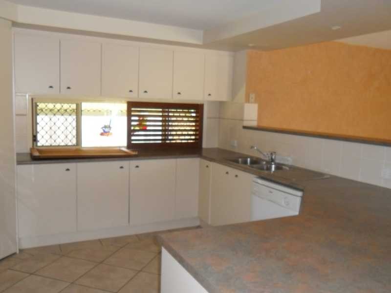 4 Roberts Close, Redcliffe QLD 4020