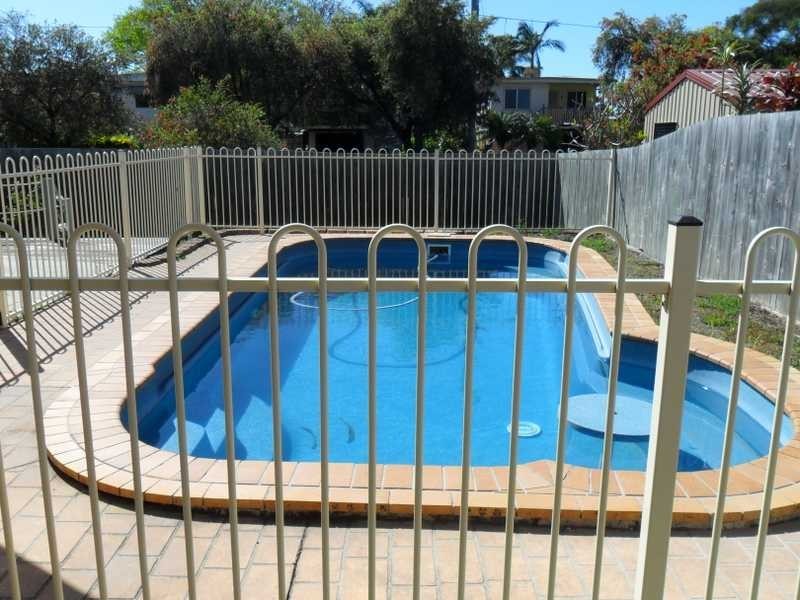 4 Roberts Close, Redcliffe QLD 4020