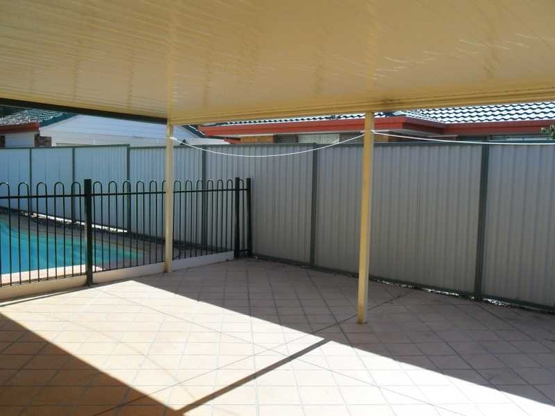 17 EUCUMBENE DR, Petrie QLD 4502