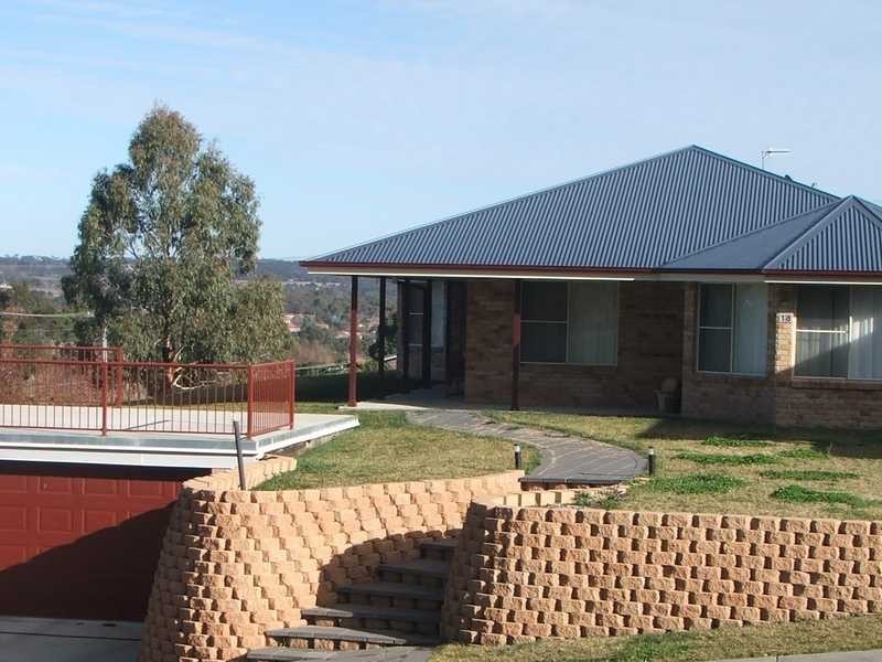 18 Birch Close, Armidale NSW 2350