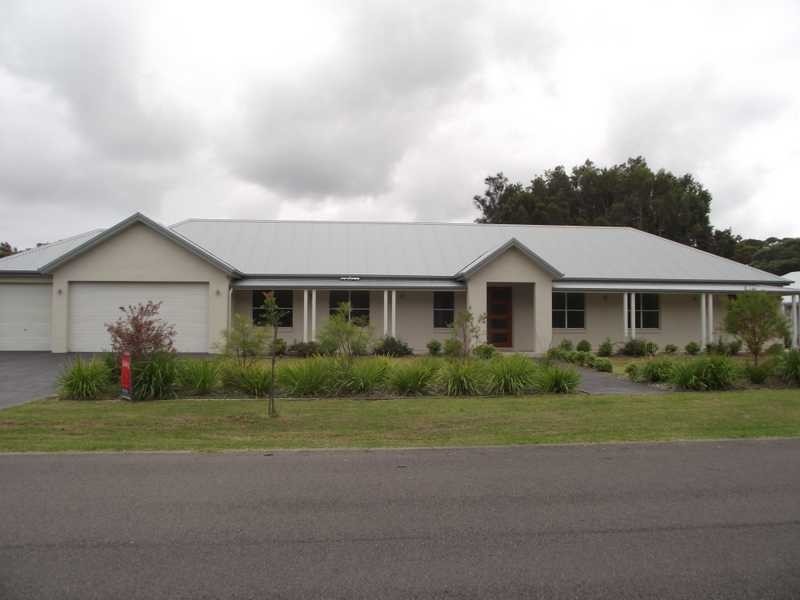 18 Reflections Drive, One Mile NSW 2316