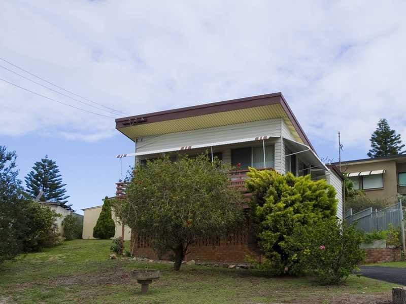 6 Tuna Crescent, Fingal Bay NSW 2315