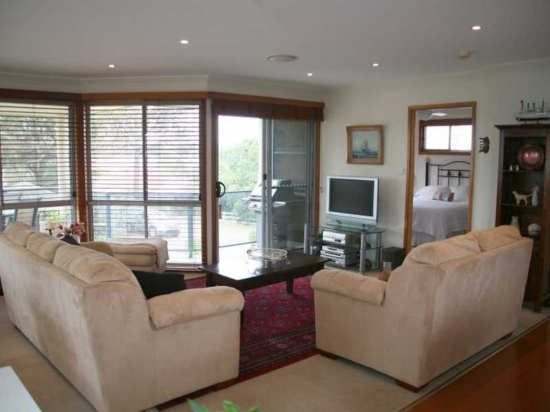 42 Caswell Crescent, Tanilba Bay NSW 2319