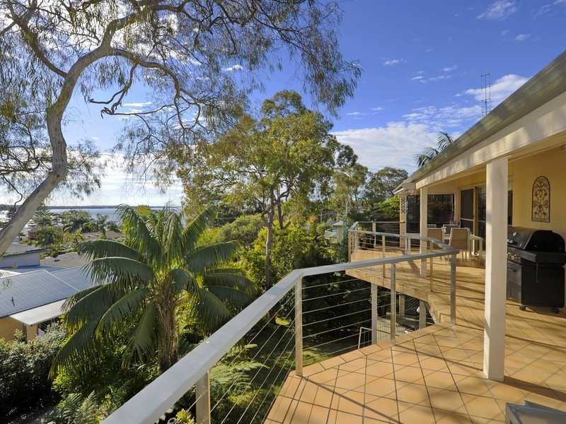 8 Vista Avenue, Soldiers Point NSW 2317