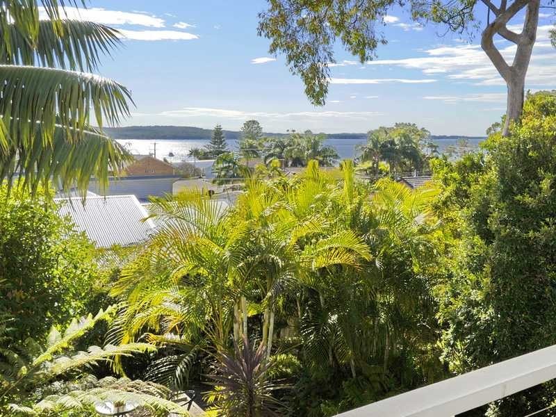 8 Vista Avenue, Soldiers Point NSW 2317
