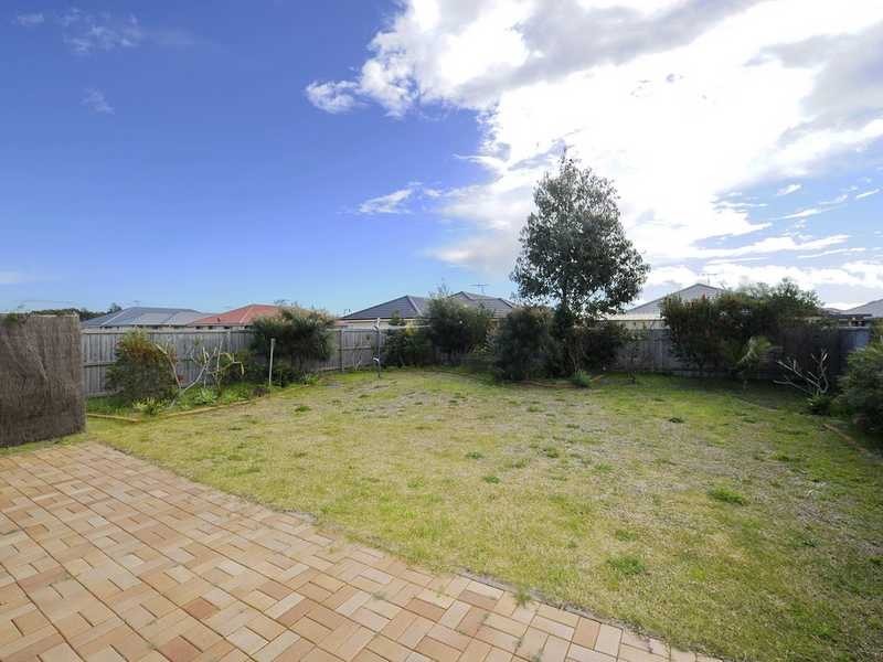 33 Broughton Circuit, Tanilba Bay NSW 2319